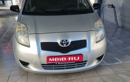 Toyota Yaris III рестайлинг, 2007 год, 560 000 рублей, 1 фотография