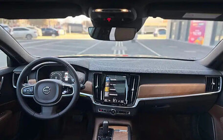 Volvo S90 II рестайлинг, 2022 год, 3 220 000 рублей, 7 фотография