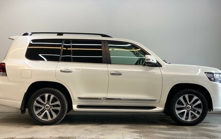 Toyota Land Cruiser 200, 2018 год, 7 490 000 рублей, 5 фотография