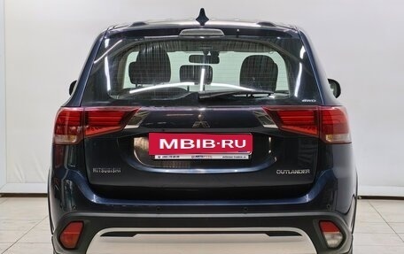 Mitsubishi Outlander III рестайлинг 3, 2018 год, 1 678 000 рублей, 4 фотография