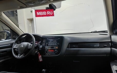 Mitsubishi Outlander III рестайлинг 3, 2018 год, 1 678 000 рублей, 13 фотография