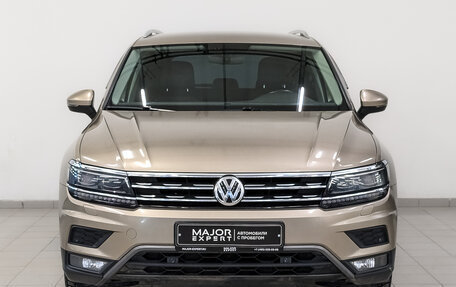 Volkswagen Tiguan II, 2018 год, 2 450 000 рублей, 2 фотография