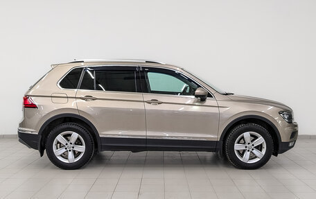 Volkswagen Tiguan II, 2018 год, 2 450 000 рублей, 4 фотография