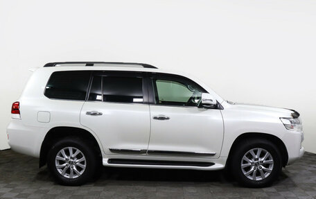 Toyota Land Cruiser 200, 2017 год, 7 448 000 рублей, 4 фотография