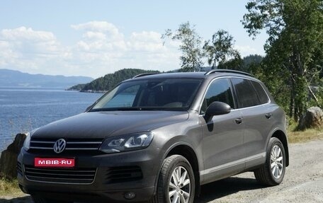 Volkswagen Touareg III, 2011 год, 2 200 000 рублей, 1 фотография