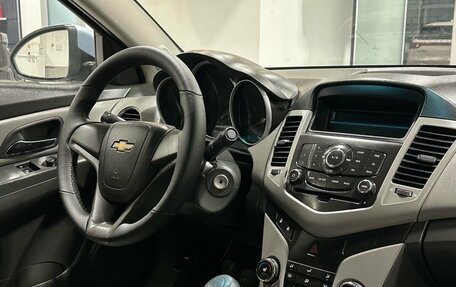 Chevrolet Cruze II, 2010 год, 749 900 рублей, 4 фотография