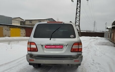 Toyota Land Cruiser 100 рестайлинг 2, 2005 год, 2 130 000 рублей, 2 фотография