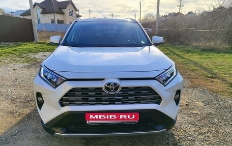 Toyota RAV4, 2020 год, 3 950 000 рублей, 3 фотография