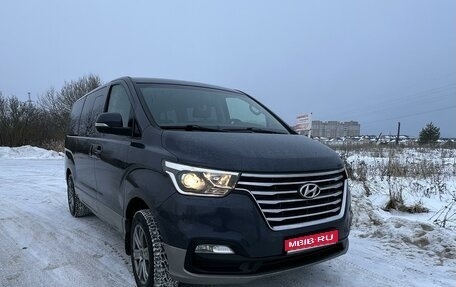 Hyundai Grand Starex Grand Starex I рестайлинг 2, 2018 год, 4 300 000 рублей, 1 фотография