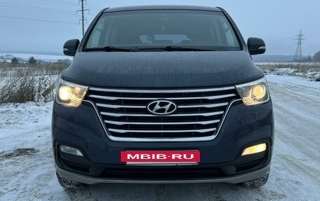 Hyundai Grand Starex Grand Starex I рестайлинг 2, 2018 год, 4 300 000 рублей, 7 фотография