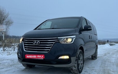 Hyundai Grand Starex Grand Starex I рестайлинг 2, 2018 год, 4 300 000 рублей, 6 фотография