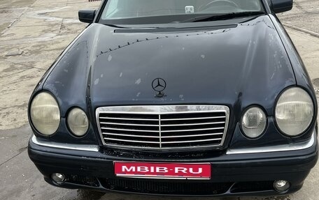 Mercedes-Benz E-Класс, 1998 год, 650 000 рублей, 1 фотография