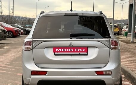 Mitsubishi Outlander III рестайлинг 3, 2013 год, 1 350 000 рублей, 5 фотография