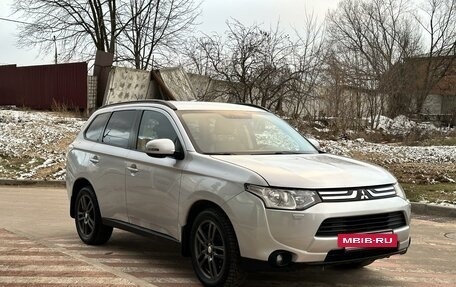 Mitsubishi Outlander III рестайлинг 3, 2013 год, 1 350 000 рублей, 2 фотография