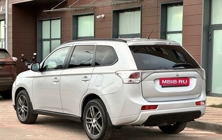 Mitsubishi Outlander III рестайлинг 3, 2013 год, 1 350 000 рублей, 6 фотография