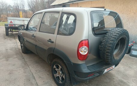 Chevrolet Niva I рестайлинг, 2015 год, 690 000 рублей, 2 фотография