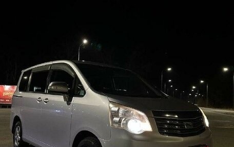 Toyota Noah III, 2013 год, 1 900 000 рублей, 1 фотография