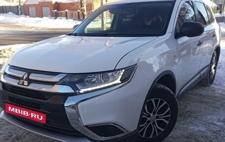 Mitsubishi Outlander III рестайлинг 3, 2017 год, 1 850 000 рублей, 1 фотография