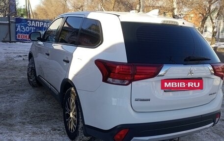 Mitsubishi Outlander III рестайлинг 3, 2017 год, 1 850 000 рублей, 10 фотография