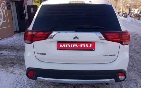 Mitsubishi Outlander III рестайлинг 3, 2017 год, 1 850 000 рублей, 9 фотография