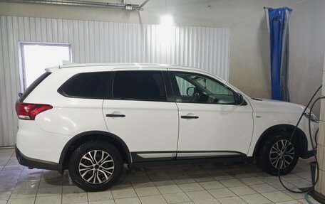 Mitsubishi Outlander III рестайлинг 3, 2017 год, 1 850 000 рублей, 17 фотография