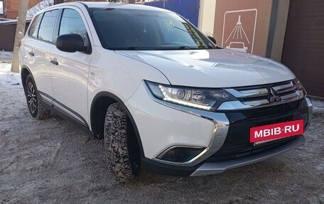 Mitsubishi Outlander III рестайлинг 3, 2017 год, 1 850 000 рублей, 12 фотография