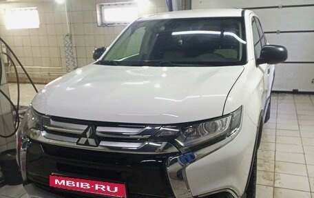 Mitsubishi Outlander III рестайлинг 3, 2017 год, 1 850 000 рублей, 19 фотография