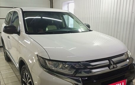 Mitsubishi Outlander III рестайлинг 3, 2017 год, 1 850 000 рублей, 18 фотография