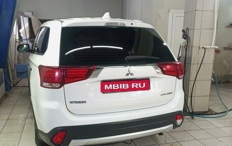 Mitsubishi Outlander III рестайлинг 3, 2017 год, 1 850 000 рублей, 20 фотография