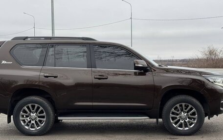 Toyota Land Cruiser Prado 150 рестайлинг 2, 2017 год, 7 000 000 рублей, 4 фотография