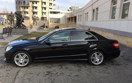 Mercedes-Benz E-Класс, 2011 год, 1 950 000 рублей, 3 фотография