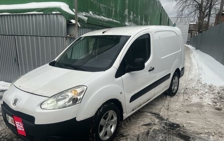 Peugeot Partner II рестайлинг 2, 2014 год, 990 000 рублей, 2 фотография