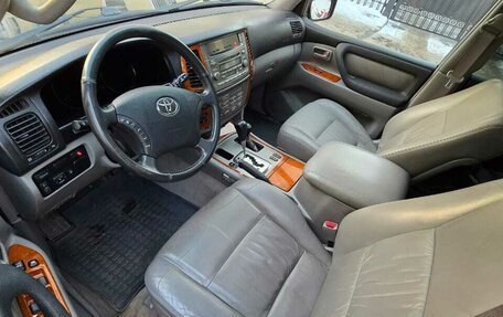 Toyota Land Cruiser 100 рестайлинг 2, 2006 год, 2 280 000 рублей, 6 фотография