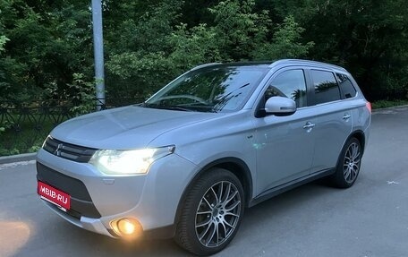 Mitsubishi Outlander III рестайлинг 3, 2014 год, 2 200 000 рублей, 1 фотография