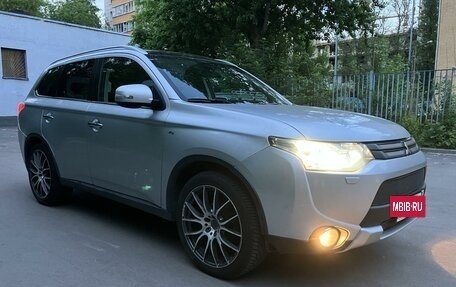 Mitsubishi Outlander III рестайлинг 3, 2014 год, 2 200 000 рублей, 8 фотография