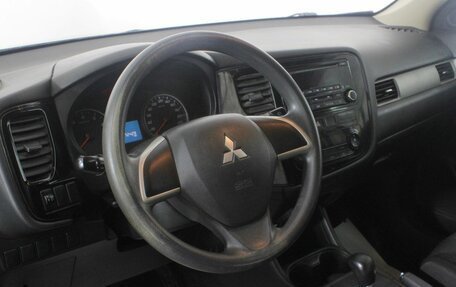 Mitsubishi Outlander III рестайлинг 3, 2012 год, 1 370 000 рублей, 13 фотография