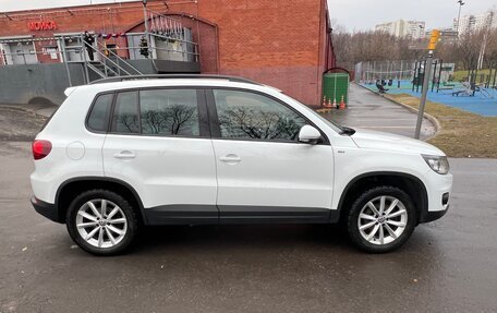 Volkswagen Tiguan I, 2015 год, 2 100 000 рублей, 3 фотография