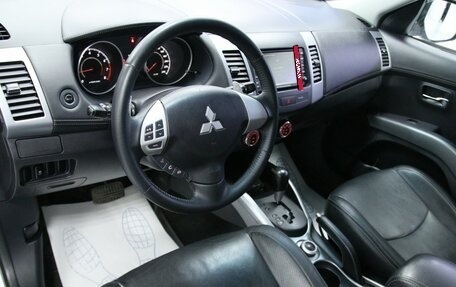 Mitsubishi Outlander III рестайлинг 3, 2011 год, 1 593 000 рублей, 14 фотография