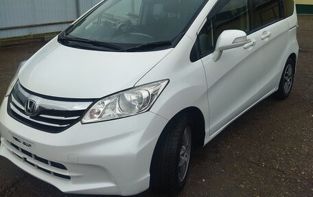 Honda Freed I, 2013 год, 1 300 000 рублей, 3 фотография