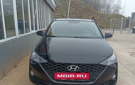 Hyundai Solaris II рестайлинг, 2021 год, 1 400 000 рублей, 4 фотография