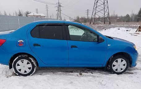 Renault Logan II, 2016 год, 950 000 рублей, 4 фотография