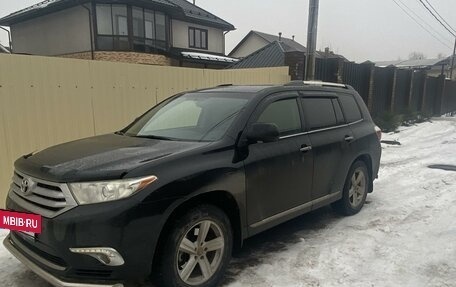 Toyota Highlander III, 2013 год, 2 460 000 рублей, 2 фотография