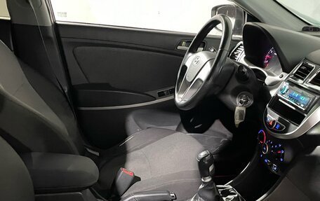 Hyundai Solaris II рестайлинг, 2011 год, 575 000 рублей, 8 фотография