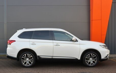 Mitsubishi Outlander III рестайлинг 3, 2017 год, 2 299 000 рублей, 4 фотография