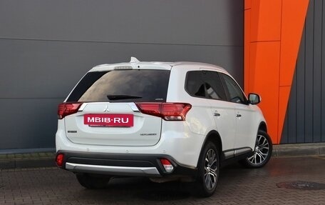 Mitsubishi Outlander III рестайлинг 3, 2017 год, 2 299 000 рублей, 5 фотография