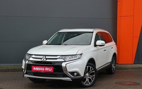 Mitsubishi Outlander III рестайлинг 3, 2017 год, 2 299 000 рублей, 2 фотография