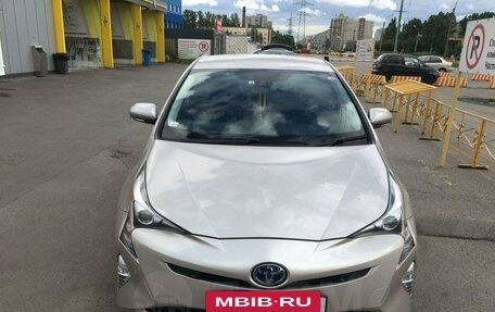 Toyota Prius IV XW50, 2016 год, 2 190 000 рублей, 7 фотография