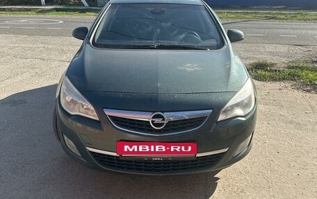 Opel Astra J, 2010 год, 850 000 рублей, 2 фотография