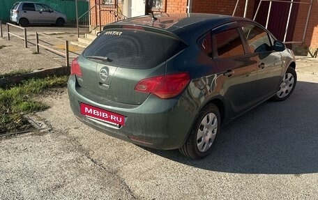 Opel Astra J, 2010 год, 850 000 рублей, 3 фотография