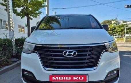 Hyundai Grand Starex Grand Starex I рестайлинг 2, 2021 год, 2 300 000 рублей, 3 фотография